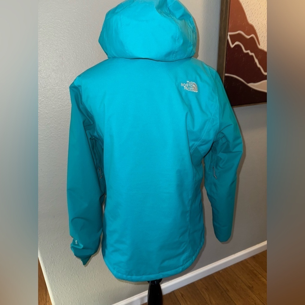 THE NORTH FACE INLUX INSULATED HYVENT JACKET WOMEN'S SIZE MEDIUM
Turquoise - Picture 5 of 13